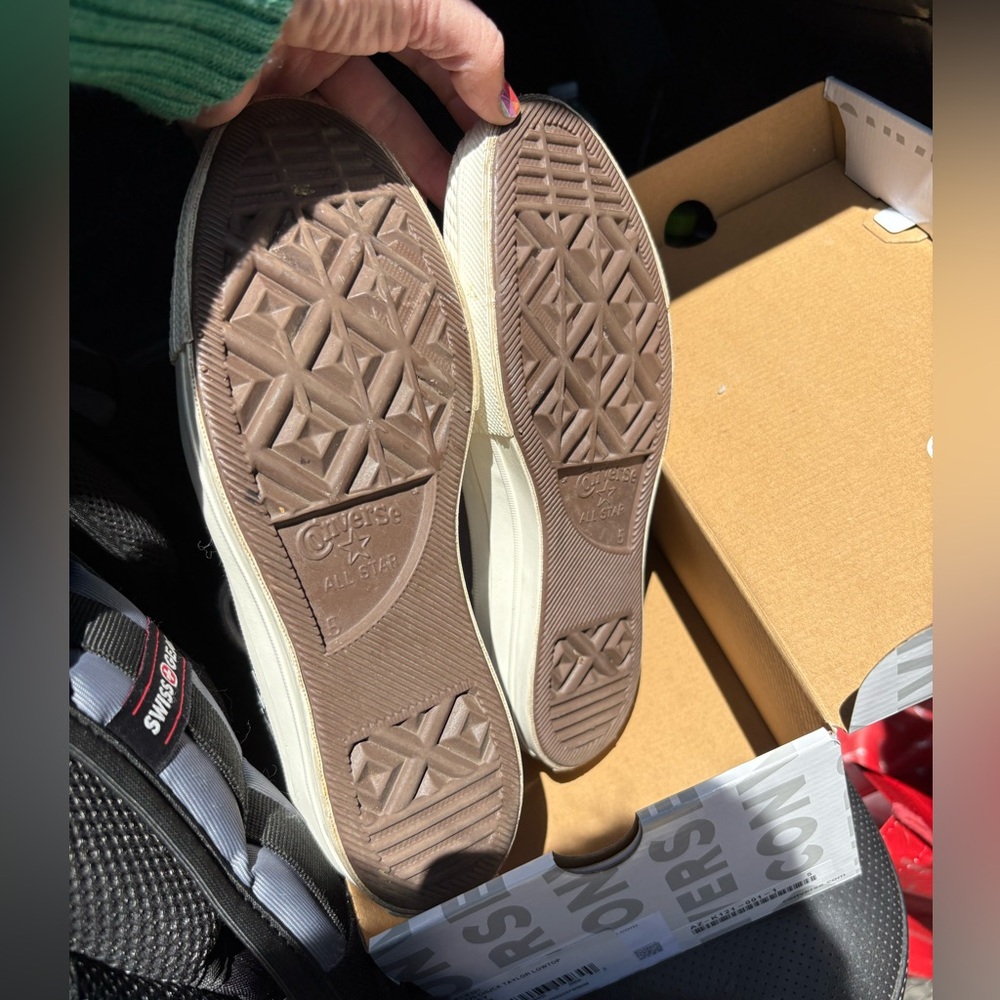 CdG PLAY x Converse Women's Chuck Taylor All Star Peek-A-Boo Low-Top‎ Sneakers 7 - Picture 8 of 10